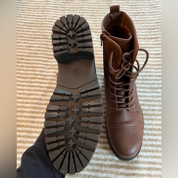 NWOT Target Boots - Size 9 - Picture 2 of 6